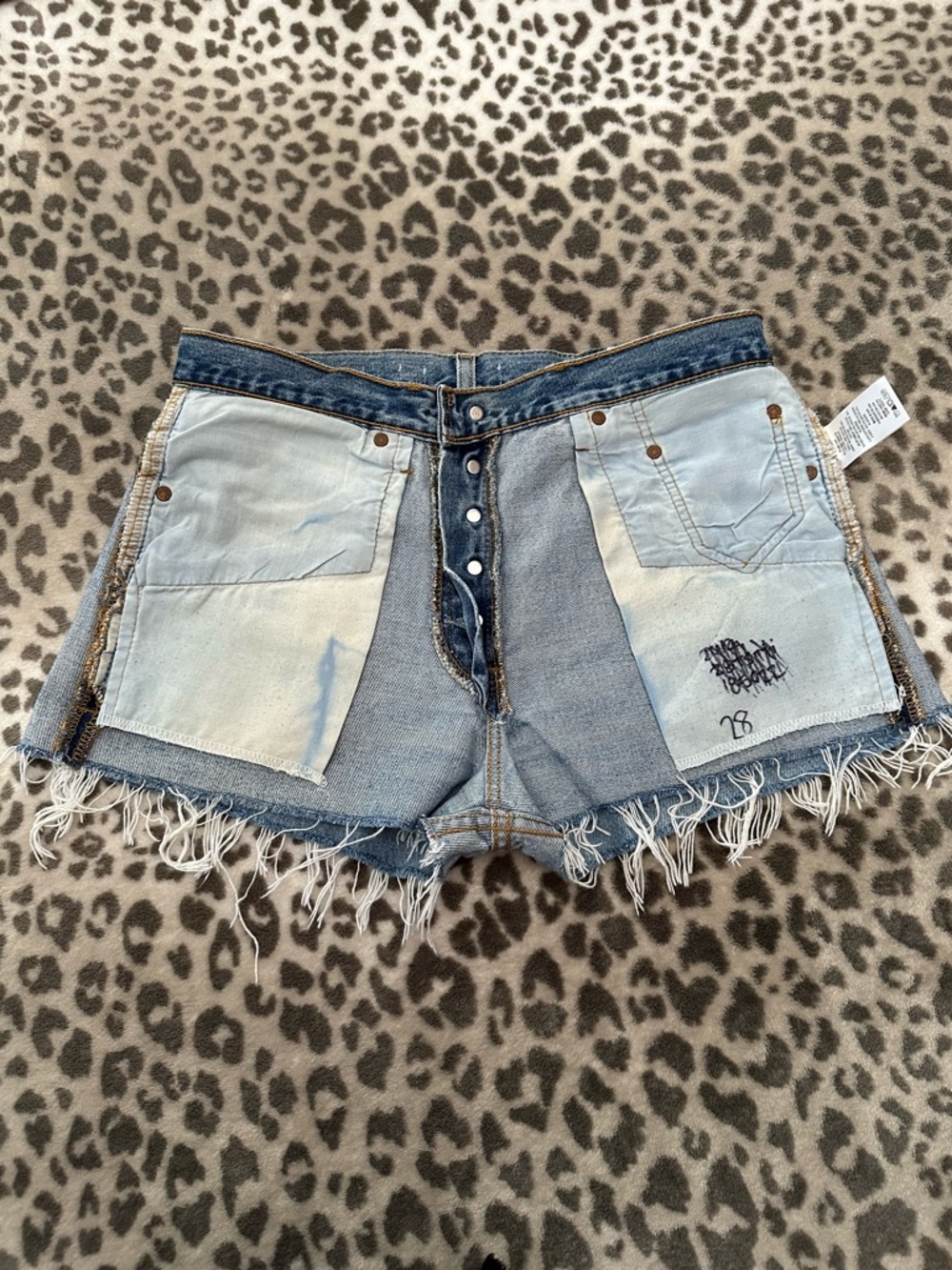 Levi's RE/DONE High Waisted Button Fly Cutoff Jean Shorts in Blue Wash Size 28 - Picture 12 of 17